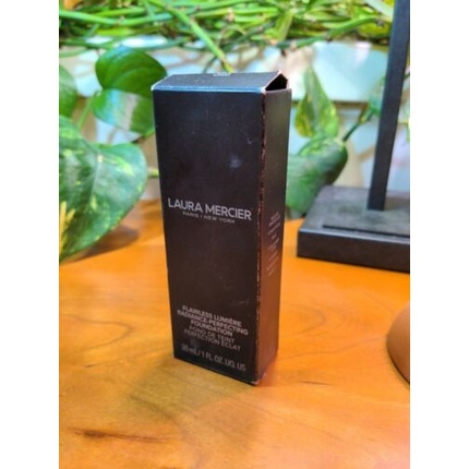 Laura Mercier Flawless Lumiere Radiance-Perfecting Foundation 30 ml – toon 4W2 Chai