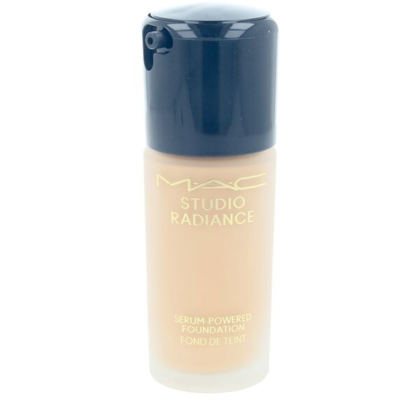 Studio Radiance Serum Powered Foundation 30 ml Studio Radiance Serum Powered 3