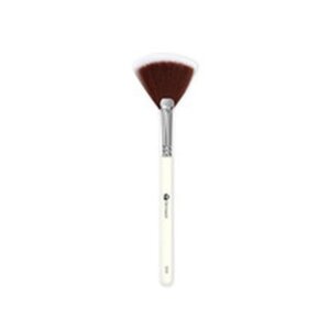 A Synthetic Cosmetic Brush
