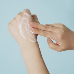 SKIN1004 Hyalu-Cica Gentle Cleansing Milk puhastuspiim 200 ml - Pilt 3